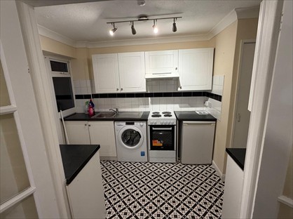 Room in a Shared House, Long Riding, SS14