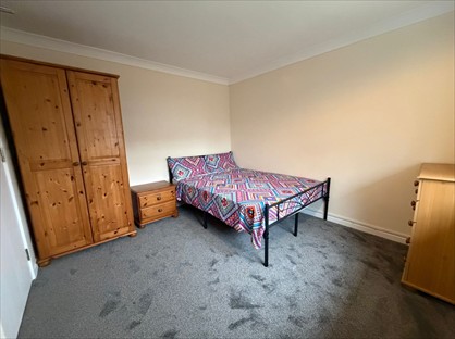 Room in a Shared House, Long Riding, SS14