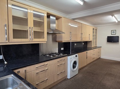 4 Bed Semi-Detached House, Wood Lane, TW7