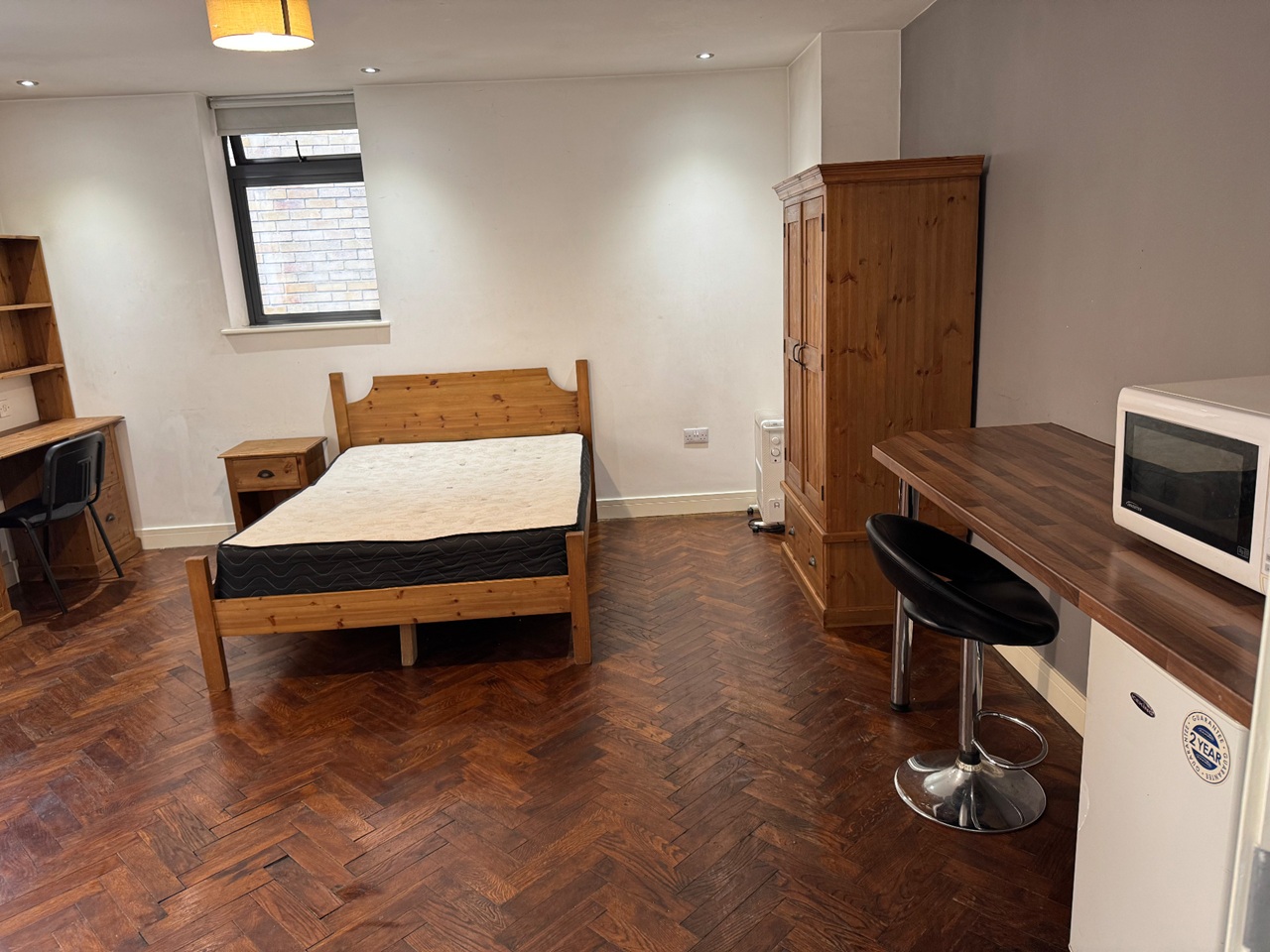 Studio Flat, Commercial Street, S1, N1 7GU