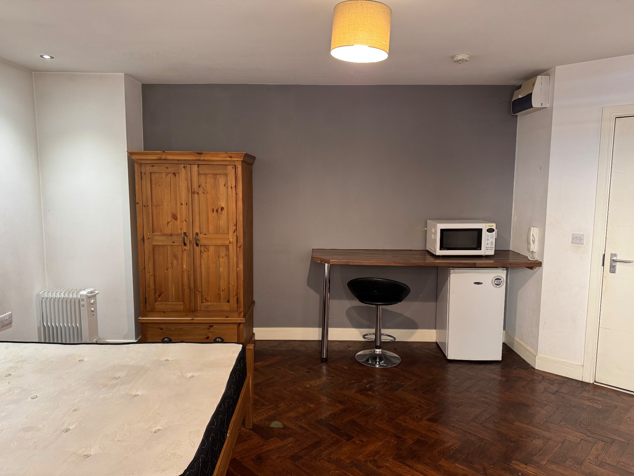 Additional image 2 of Studio Flat, Commercial Street, S1, N1 7GU