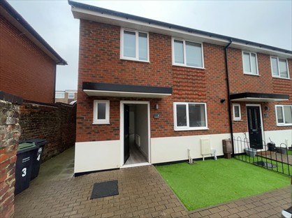 3 Bed Semi-Detached House, Lovelock Close, PO12