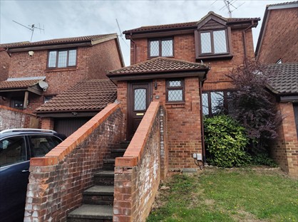 3 Bed Detached House, Worrall Way, RG6