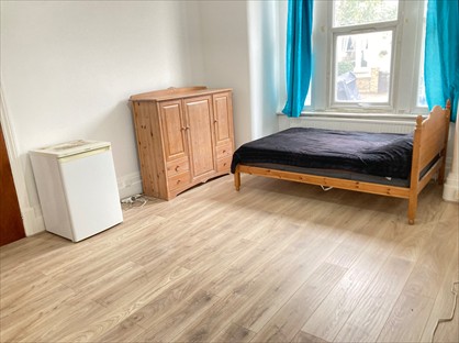 Room in a Shared House, Very Near Hastings Road Area, W13