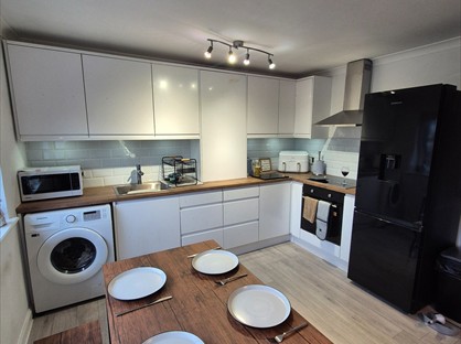 2 bed room for rent in Room in a Shared Flat, Byfleet Road, KT15