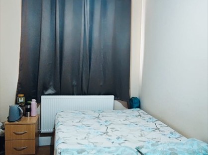 Studio Flat, Great West Road, TW7