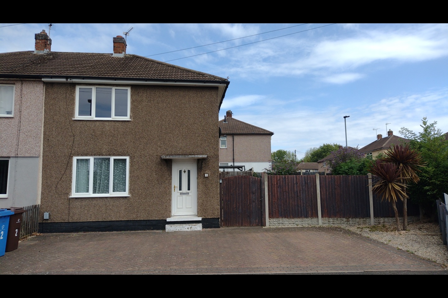 2 Bed Semi-Detached House, Evesham Close, DE21, N1 7GU