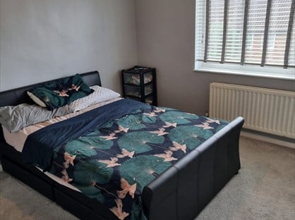 Room in a Shared House, Hedley Road, TW2