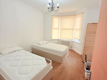 Room in a Shared House, Clive Road, EN1