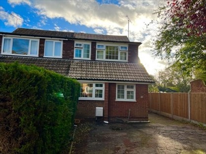 4 Bed Semi-Detached House, Woodland Avenue, CM13
