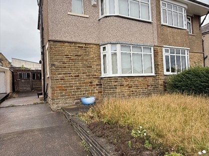 3 Bed Semi-Detached House, Thorncroft Road, BD6