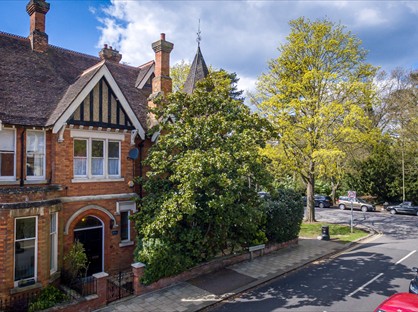 4 Bed Semi-Detached House, Park Avenue, MK40