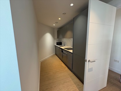 2 Bed Flat, Reynard Way, TW8