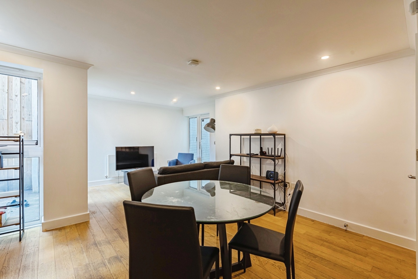 3 Bed Flat, Trinity Mews, E1 photo 4
