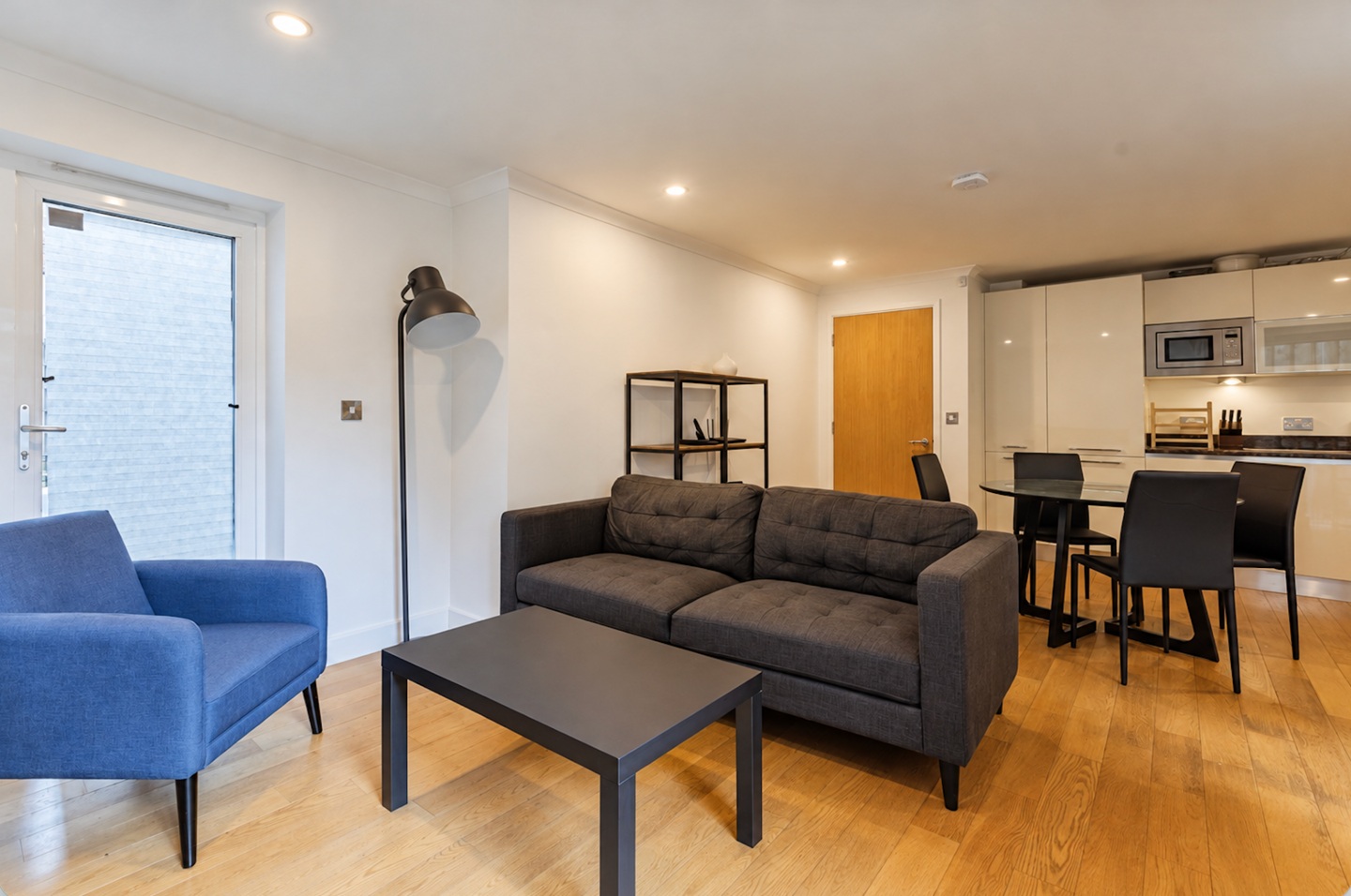 3 Bed Flat, Trinity Mews, E1 photo 2