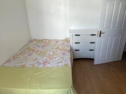 Room in a Shared House, Orchard Road, TW16