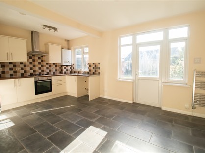3 Bed Semi-Detached House, Roehampton Drive, LE18