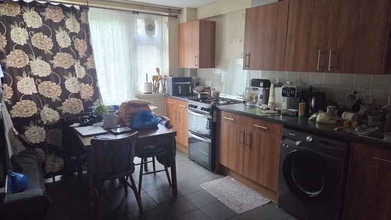 London - Room in a Shared House, Roding Road, E5 - To Rent Now for £700 ...