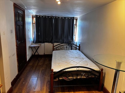 Studio Flat, Chadwell Heath Lane, RM6