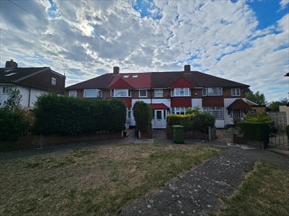 Studio Flat, Heathcroft Avenue, TW16