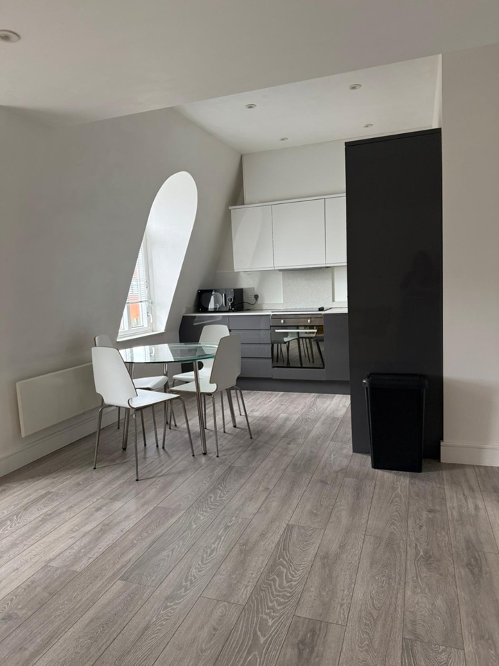 1 Bed Flat, Castle Street, RG1 photo 3