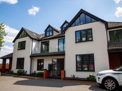 2 Bed Flat, London, UB8