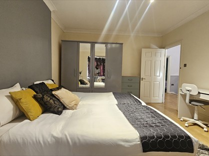 4 Bed Semi-Detached House, Bowes Road, W3