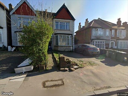 Studio Flat, Brownhill Road, SE6