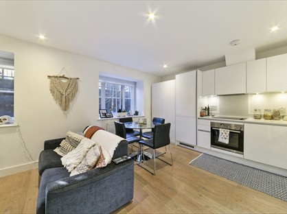 1 Bed Flat, Trent Court, E14