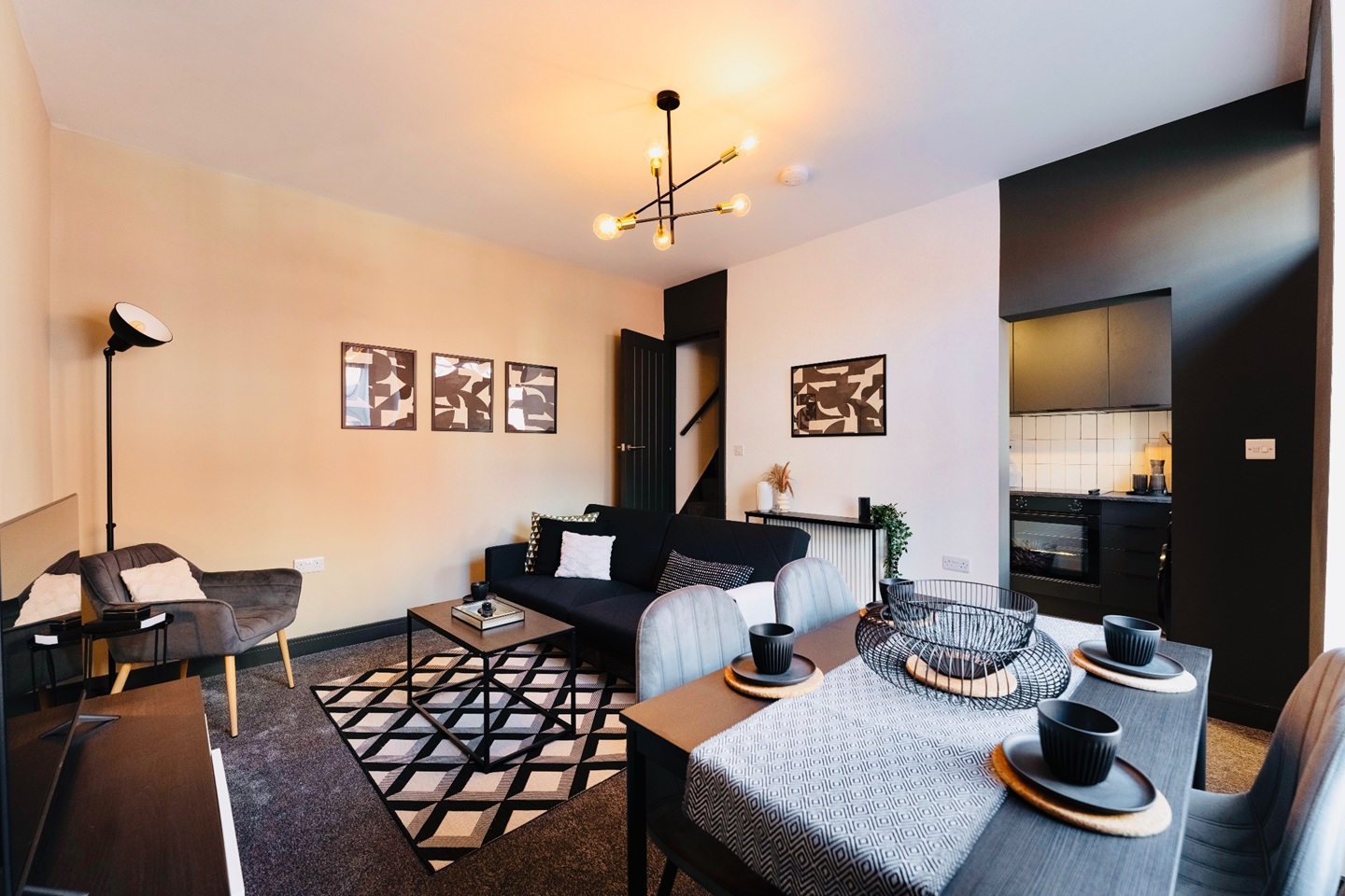 2 Bed Terraced House, Harold Place, LS6 photo 2