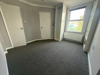Studio Flat, Haddon Road, SM1