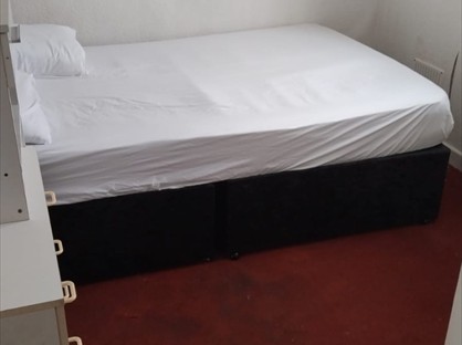 Room in a Shared House, Middleton, M24