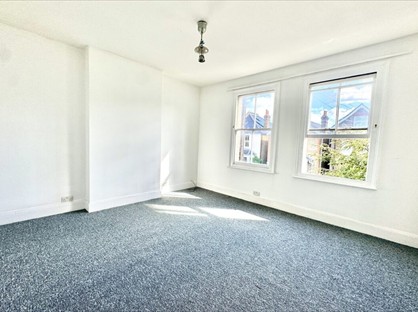 Room in a Shared Flat, Chatham Road, KT1