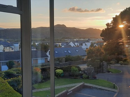 2 Bed Flat, Tudor Court, LL31