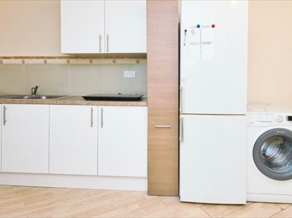 Studio Flat, Beccles Drive, IG11