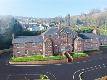 3 Bed Flat, Lluesty Gardens, CH8