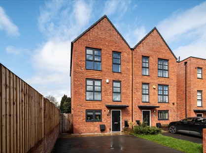 4 Bed Semi-Detached House, Lower Vickers St, M40
