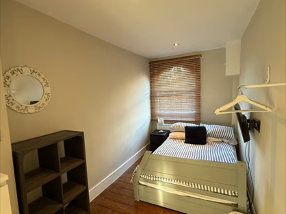 Room in a Shared Flat, Hammersmith Grove, W6