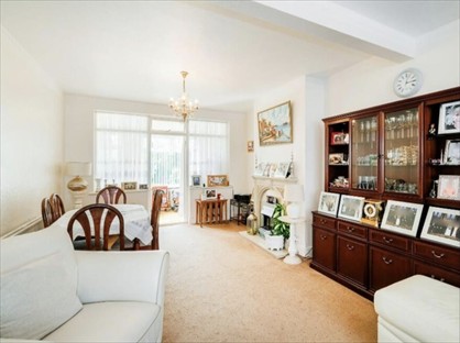 3 Bed Detached House, London, IG2