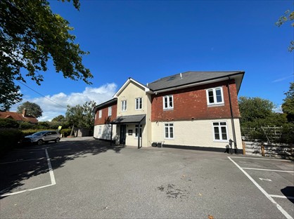 1 Bed Flat, Dunleys Hill, RG29