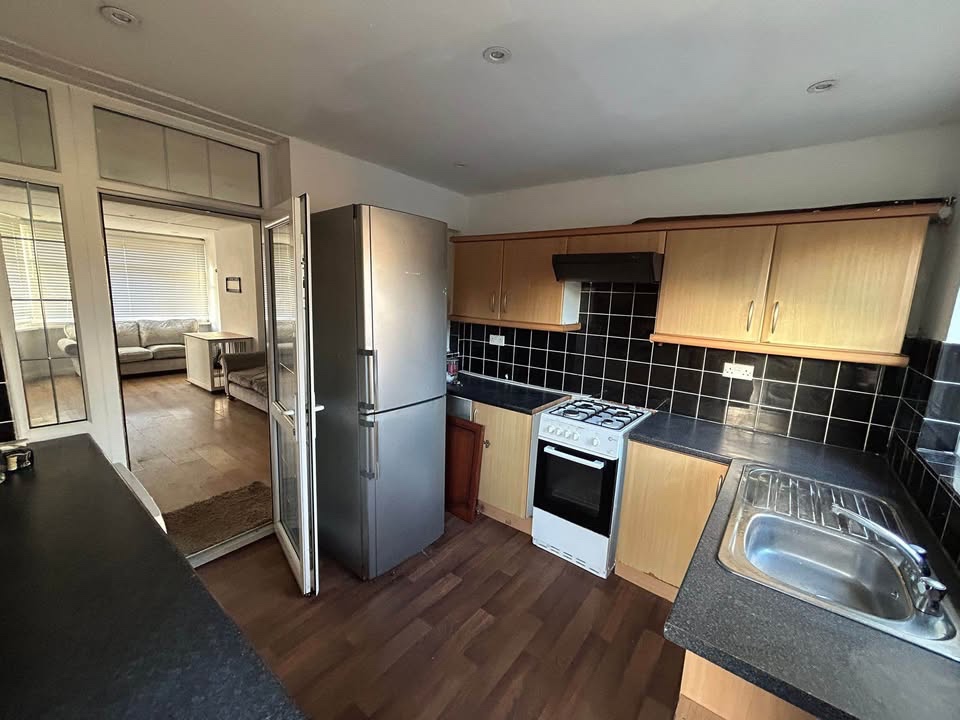Hanworth, Feltham - 2 Bed Semi-Detached House, Hounslow Road, TW13 - To ...