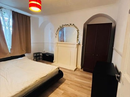 4 Bed Semi-Detached House, Riverside Road, E15