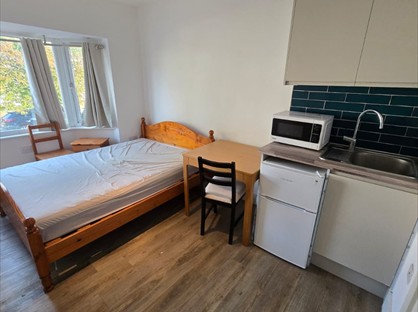 Room in a Shared House, Selborne Gardens, NW4