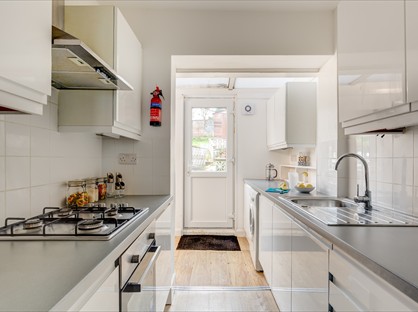 4 Bed Semi-Detached House, Bevendean Crescent, BN2