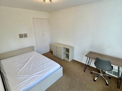 3 Bed Flat, St. Matthews Close, EX1