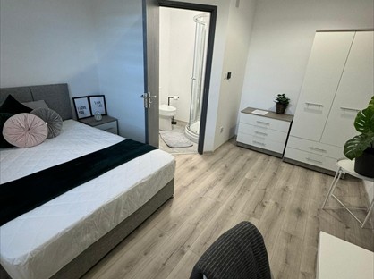 Room in a Shared House, George Street, S80