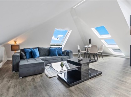 2 Bed Flat, Uxbridge, UB8