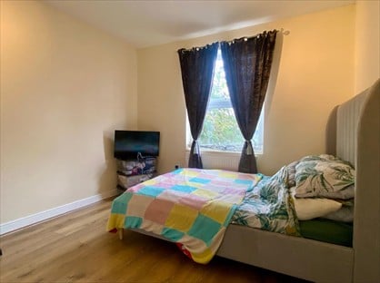 2 Bed Flat, Garratt Lane, SW18