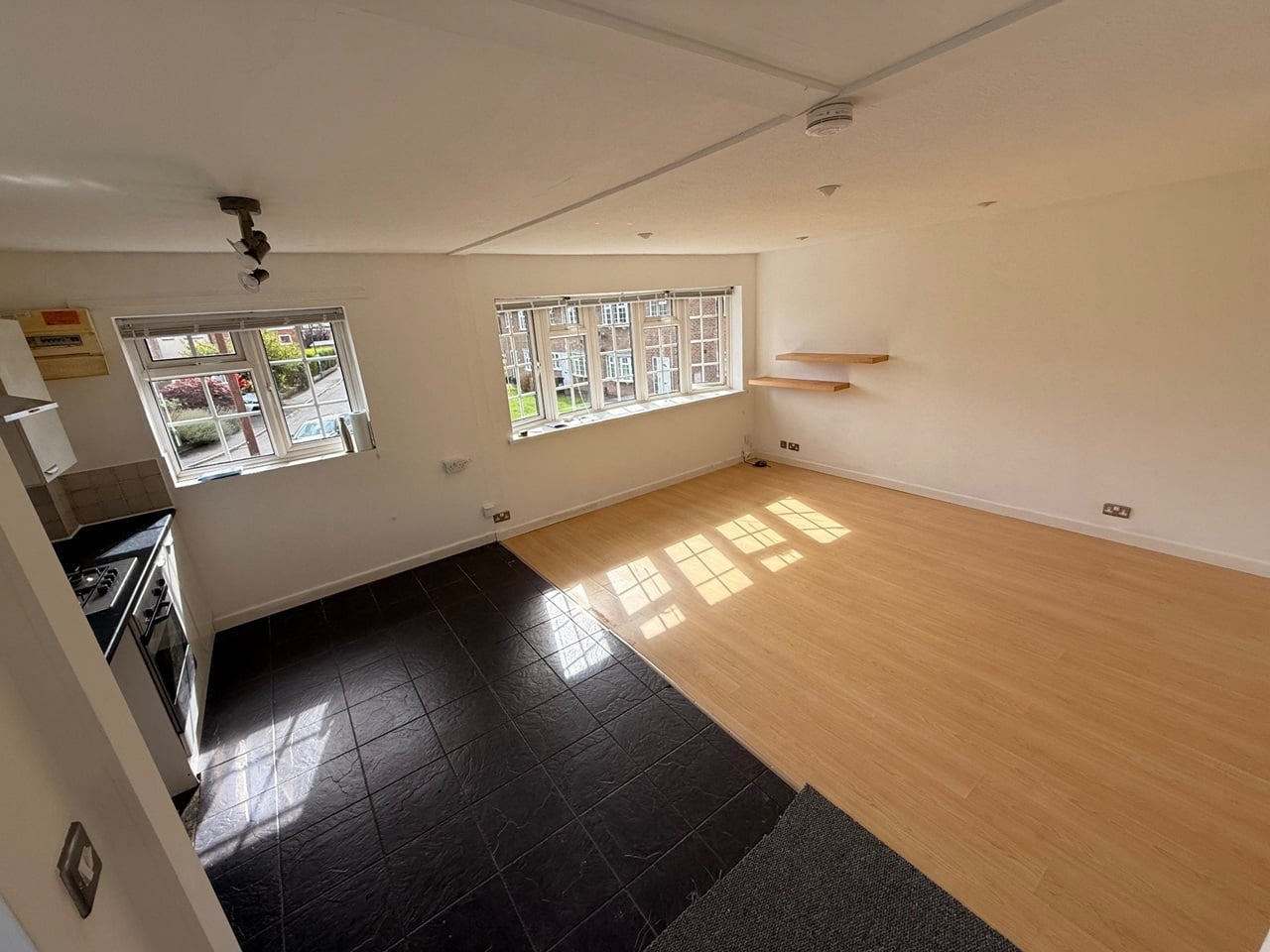 2 Bed Flat, Littleover, DE23 photo 3