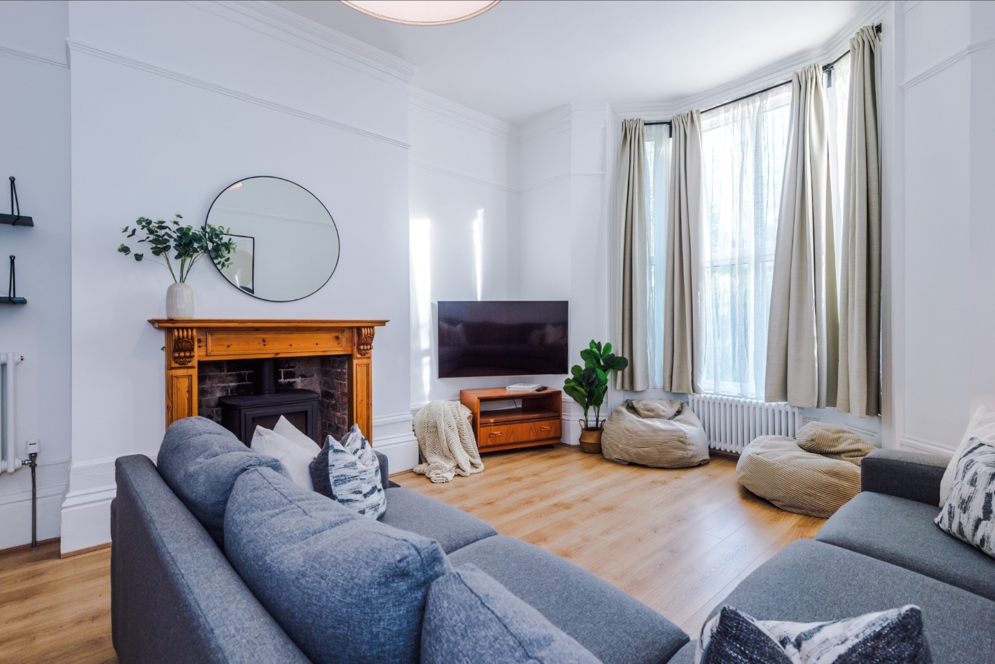 6 Bed Detached House, Smedley Lane, M8